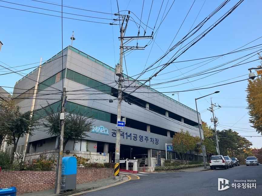 공덕1-1공영주차장(주차장이 들어선 절반의 토지는 마포구 공덕동, 나머지 절반은 용산구 효창동)