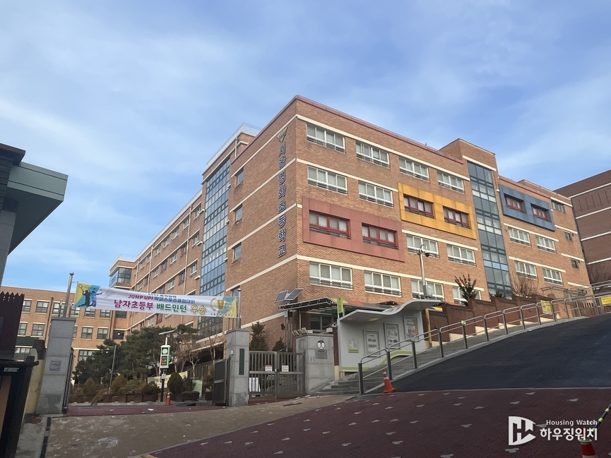 노량진8구역이 품은 서울영화초등학교