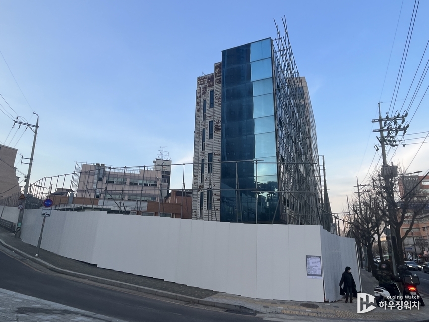 철거 임박한 노량진2구역 모습, 보호펜스로 둘러싸여져 있음