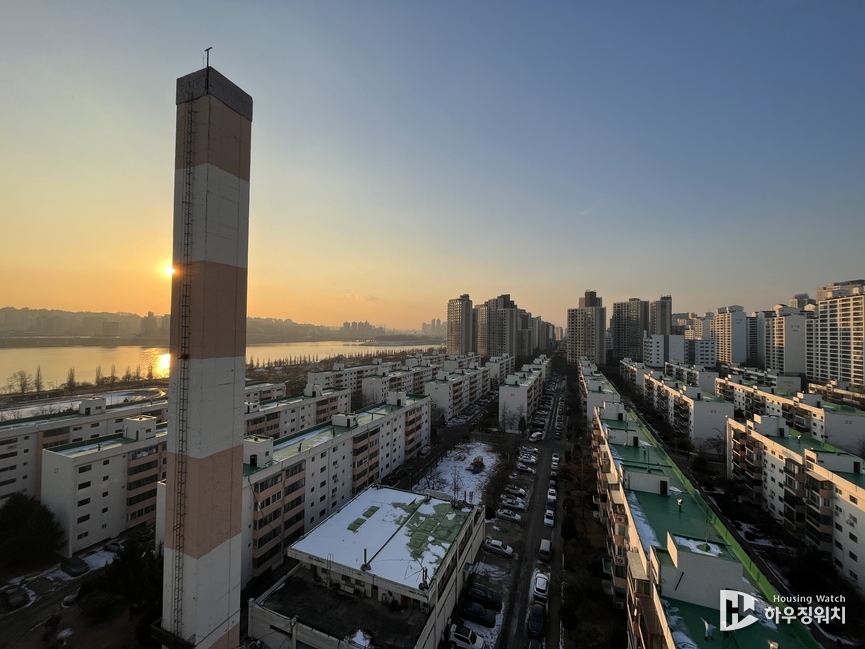 한강삼익아파트에서 내려다 본 이촌한강맨션 전경