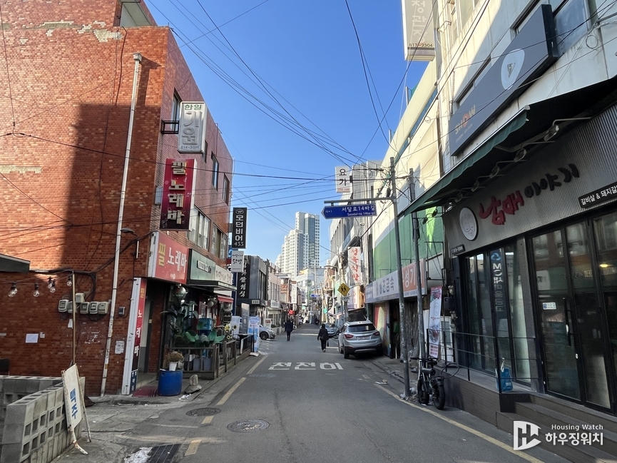 흑석1구역 내 상가로 즐비한 거리