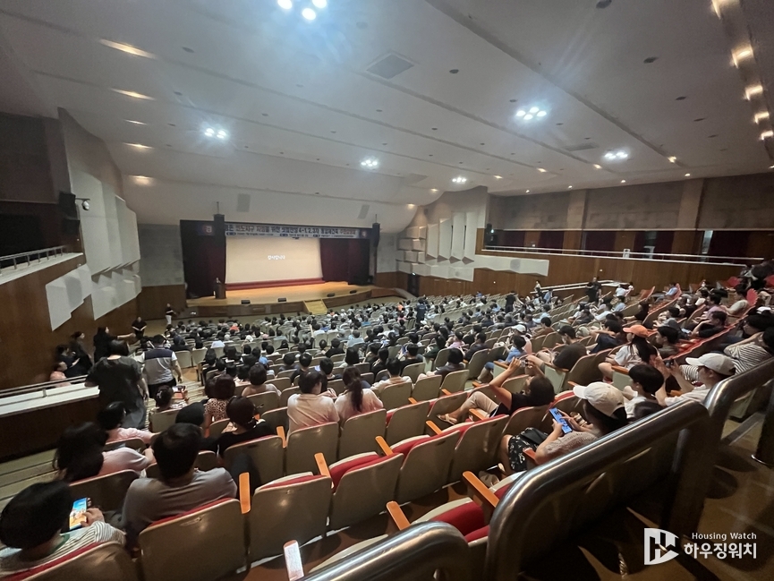 주민들로 가득한 샛별한양1·2·3단지 주민설명회 / 하우징워치 