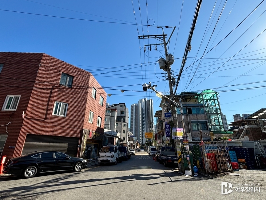 의정부 중앙1구역 전경 뒤로 중앙2구역(의정부 센트럴자이위브캐슬) 모습이 보인다. /하우징워치