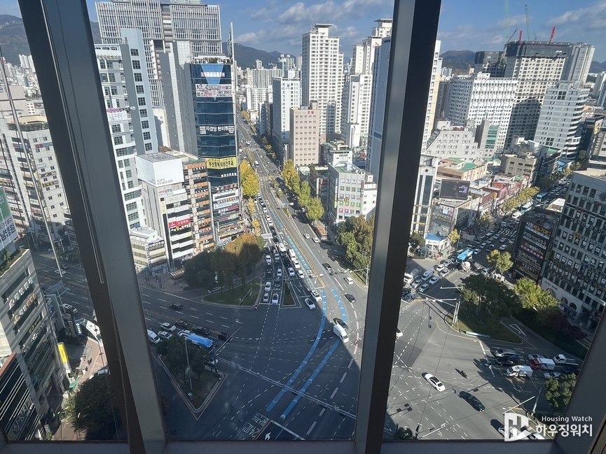 법무법인 현 부산지사 사무실에서 보이는 연산 교차로 