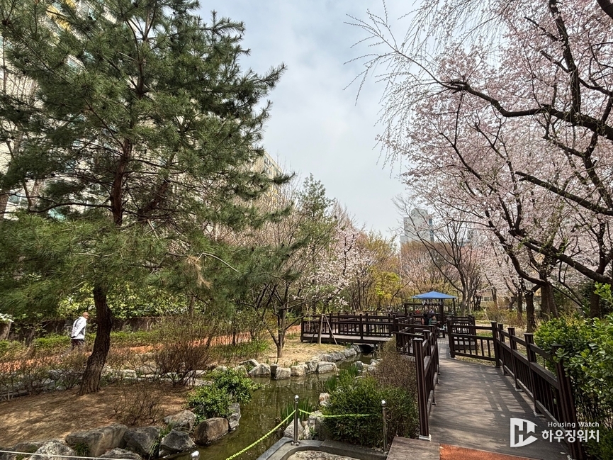 구역계에 포함되는 공공공지(발바닥공원) 모습 /하우징워치 DB